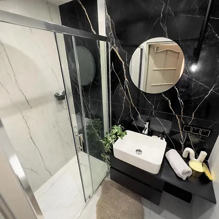 Queen W Sercu Krakowskiego Kazimierza Apartman Krakkó