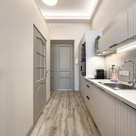 Queen W Sercu Krakowskiego Kazimierza * Krakkó